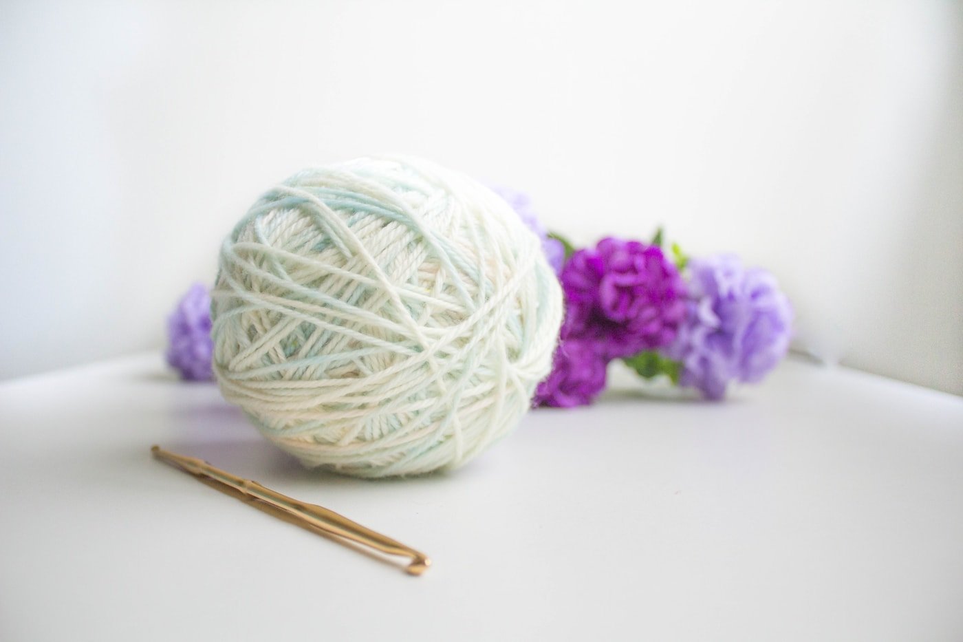 Smooth yarn balls suitable for learning crochet stitches